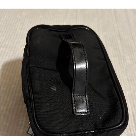 Gucci Black Toiletry Bag with Structured Design - Picture 3 of 7